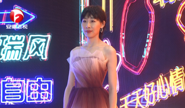 國劇盛典紅毯：劉濤僵硬假笑宋祖兒遲到黑臉，熱依扎讓人眼前一亮