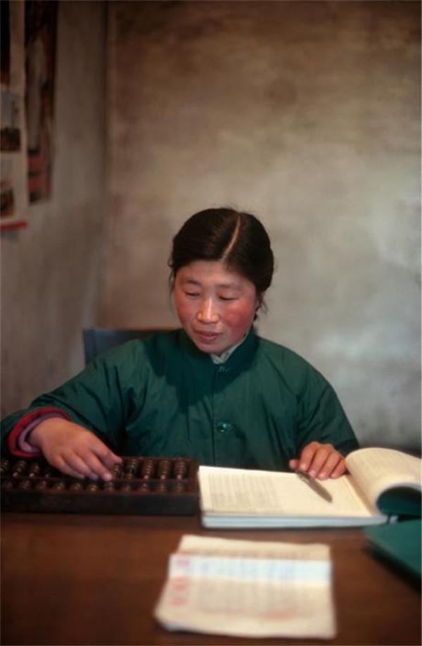 1979年的中國社會民情，6圖是當年“交公糧”的場面