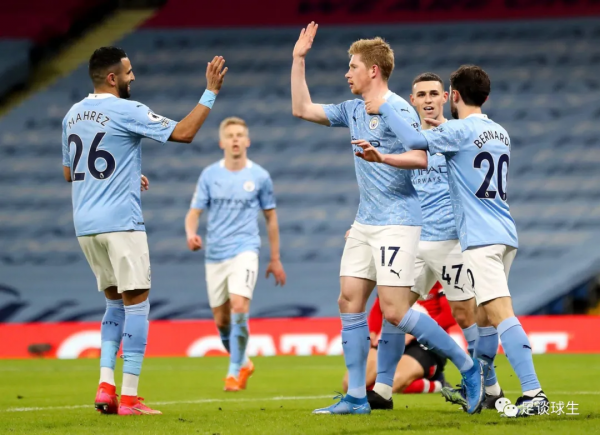 藍月當空 白色玫瑰凋零 丁丁綻放 天才陷入迷茫