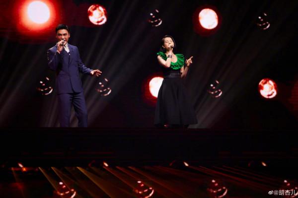 大灣區中秋晚會:溫碧霞露肩撩人,趙麗穎又仙又欲,舒淇驚豔全場 大灣區中秋晚會:溫碧霞露肩撩人,趙麗穎又仙又欲,舒淇驚豔全場