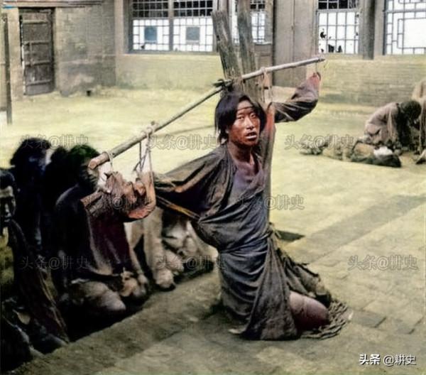 晚清老照片：李蓮英穿袈裟，清軍做手術，袁世凱最寵愛的姨太太