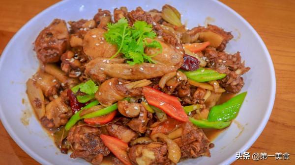 煸炒雞要不要焯水？廚師長教你這個技巧，雞塊鮮嫩入味，香氣十足