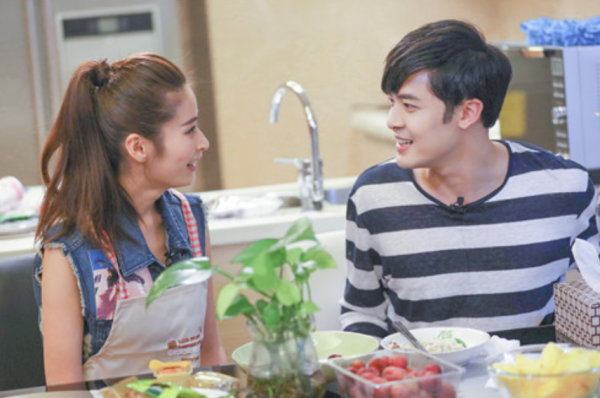 女明星孕期對比：有人為掙錢拍戲流產，也有人懷孕後被寵成公主