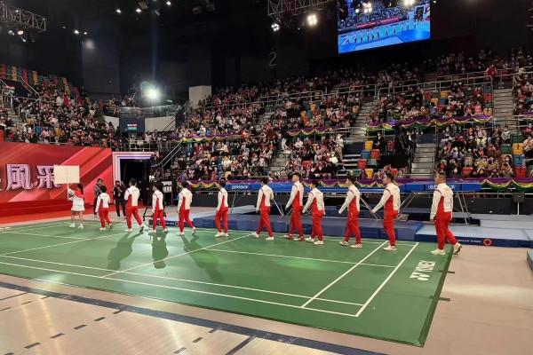 奧運冠軍大放光彩，郭晶晶都變迷妹！闊太穿粉色，變可愛臉太少見