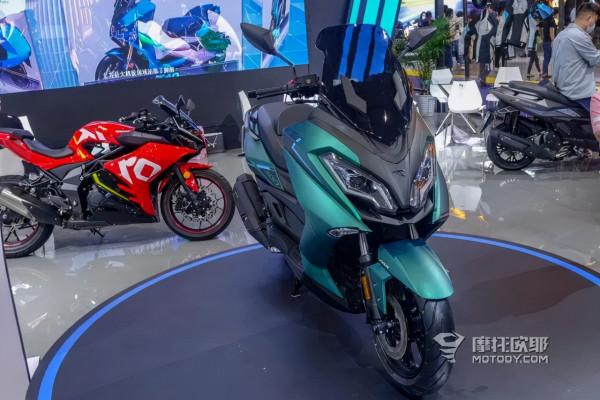 臺榮釋出2022款探路者300,更有一臺運動小踏板亮相摩展現場 臺榮釋出2022款探路者300,更有一臺運動小踏板亮相摩展現場