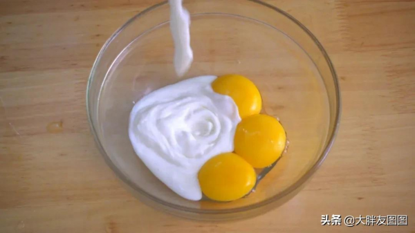 比豆腐還嫩！自制酸奶蛋糕，配方和秘訣都給你，外面買不到