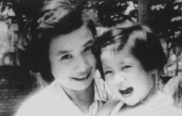 1937年，一小姑娘來到八路軍辦事處哀求道：我要找我的爸爸周恩來