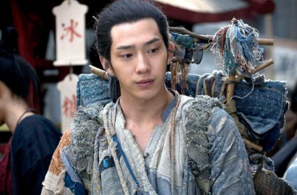 井柏然：出生28天被拋棄，靠奶奶撿垃圾長大，28年後父母來認親