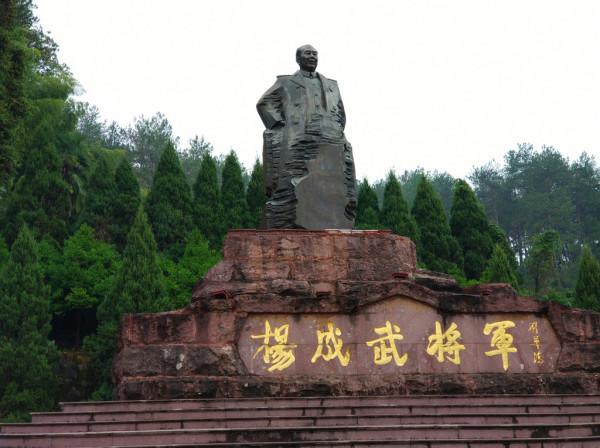 1951年，美軍坦克切入文登川，楊成武出一計策，三天殲敵1.7萬人