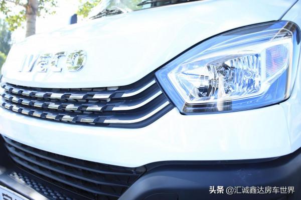 3.0T8AT動力，6座大空間，​帶多種智慧和大床，宇通高配房車來了