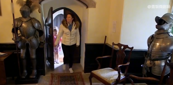 窮人和百萬富翁交換生活,窮人第一次住進大城堡,揮霍生活開始了 窮人和百萬富翁交換生活,窮人第一次住進大城堡,揮霍生活開始了