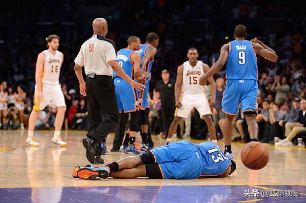 阿泰斯特肘擊哈登,“我並非故意,這是我最糟糕的畫面之一” 阿泰斯特肘擊哈登,“我並非故意,這是我最糟糕的畫面之一”