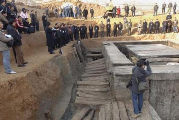 安徽挖出戰國古墓,陪葬品堪稱國寶,墓主人的頭顱卻失蹤 安徽挖出戰國古墓,陪葬品堪稱國寶,墓主人的頭顱卻失蹤