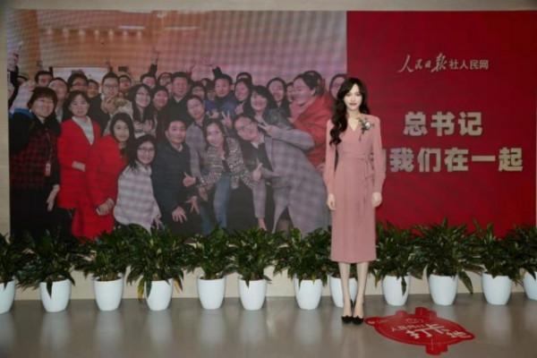 唐嫣1歲女兒正臉終於曝光！穿紗裙放學回家，完美繼承媽媽的顏值