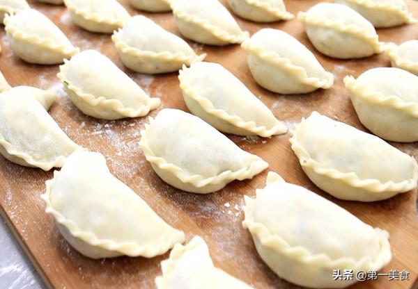 店裡面的炸菜角為啥好吃,原來燙麵是關鍵,皮薄餡多,簡單又美味 店裡面的炸菜角為啥好吃,原來燙麵是關鍵,皮薄餡多,簡單又美味