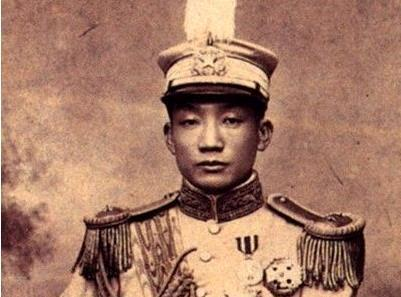 1949年二野挺進大西南，國民黨一上將請求起義，劉伯承：別理他