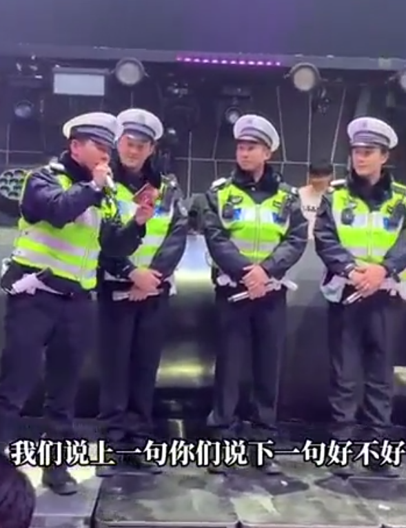 ​眾星穿制服到酒吧普法，陳小春拿警棍霸氣十足，認真檢查過往車輛