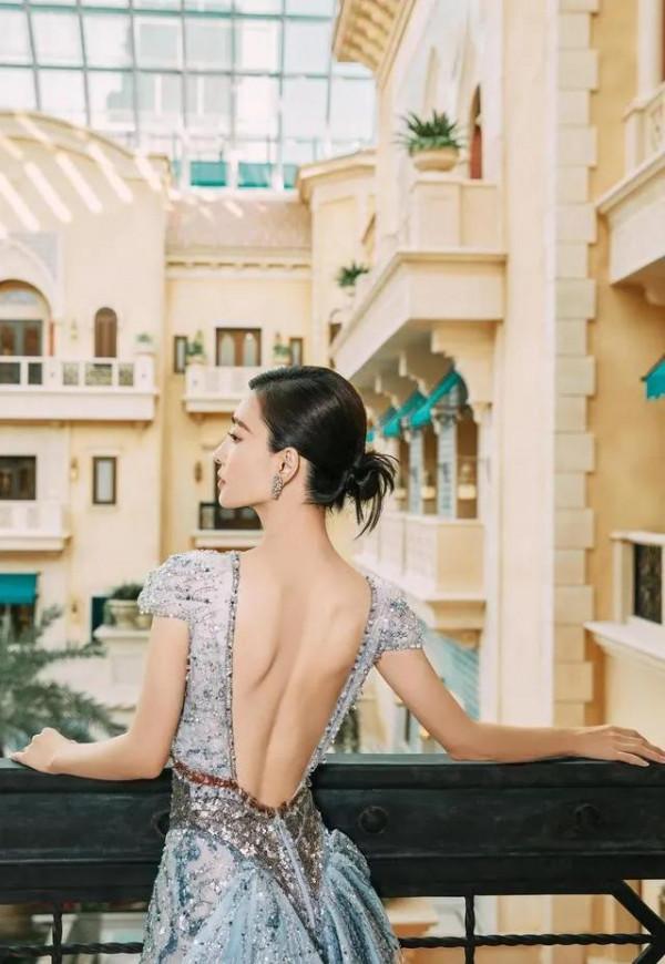 王麗坤這身穿出了高階感，原來秘密在3個細節裡&period;&period;&period;