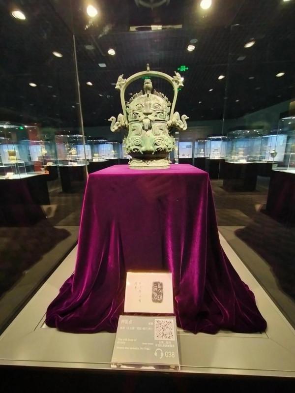 保利案例素材日記1：神面卣，西周藝術水平最怪異的一件青銅器