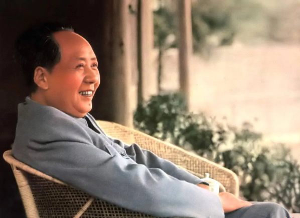 夜讀丨詩壇上走來的毛澤東（ 紀念一代偉人 ）