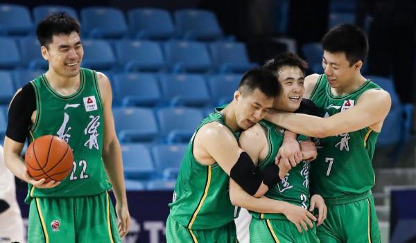 CBA排名更新！山東慘敗掉第10，江蘇10連敗，李春江打造新貴