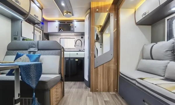 超大投影秒變家庭影院:寬大V8 plus 實用兼具高顏值 大家庭舒心選擇 超大投影秒變家庭影院:寬大V8 plus 實用兼具高顏值 大家庭舒心選擇