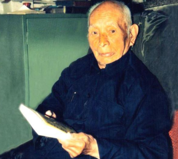 他是開國少將,曾因頂撞林總被下放到東北,自學醫術,享年100歲 他是開國少將,曾因頂撞林總被下放到東北,自學醫術,享年100歲