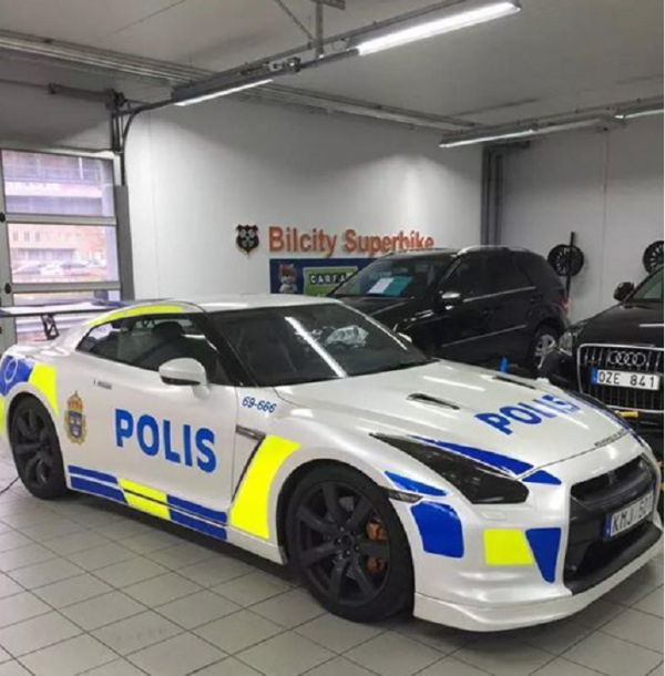 「收藏」一臺並不存在的日產GTR“偽警車”