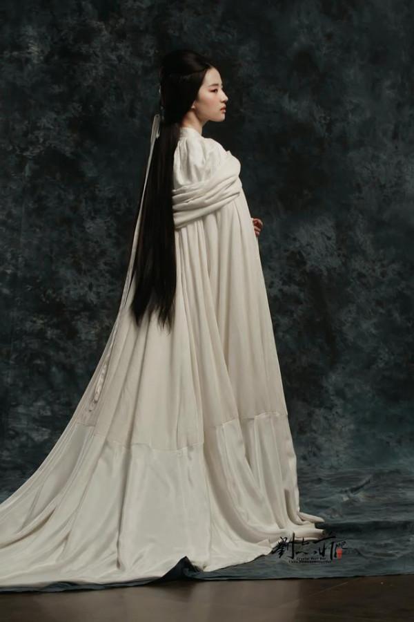 《銅雀臺》中的劉亦菲，翩若驚鴻，美得讓人驚豔