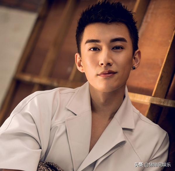 網曝吳京新影片《破雲2吞海》來襲，四大當紅小生齊聚，引人期待