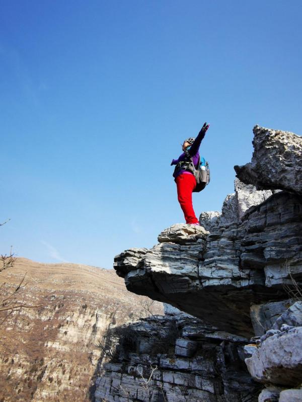 需要的越少快樂越多 在攀崖中尋找快樂的生活 需要的越少快樂越多 在攀崖中尋找快樂的生活