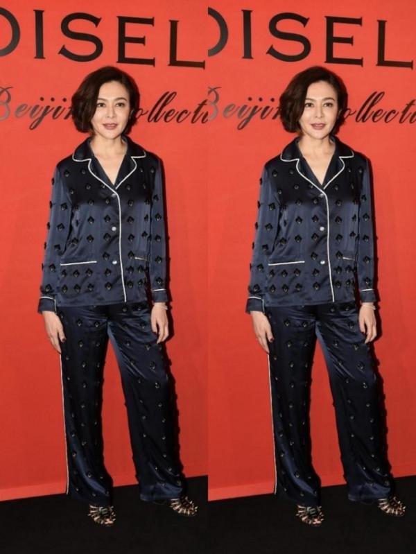 關之琳的衣品不服不行，穿著“睡衣”照樣有氣質，真挺高貴的