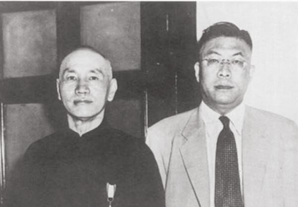 蔣介石最後是怎樣離開大陸的？