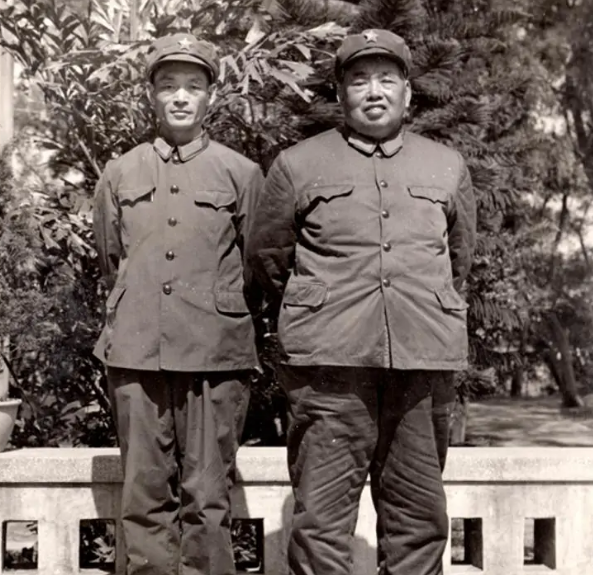 許世友的兒子入伍30年，不甘心職位太低，許世友：你很了不起？