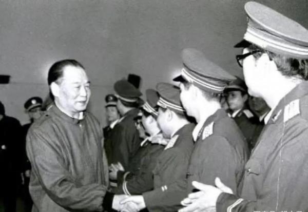 他曾任職浙江省委書記,17歲就參加革命,44歲副省長 他曾任職浙江省委書記,17歲就參加革命,44歲副省長