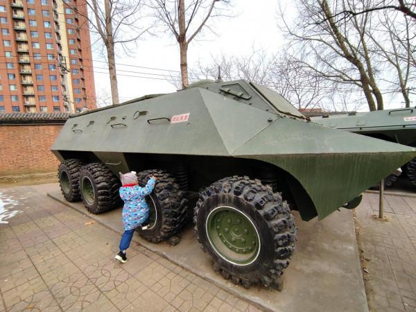 北京這個小區竟然藏著數十輛坦克，如同露天博物館，可近距離接觸