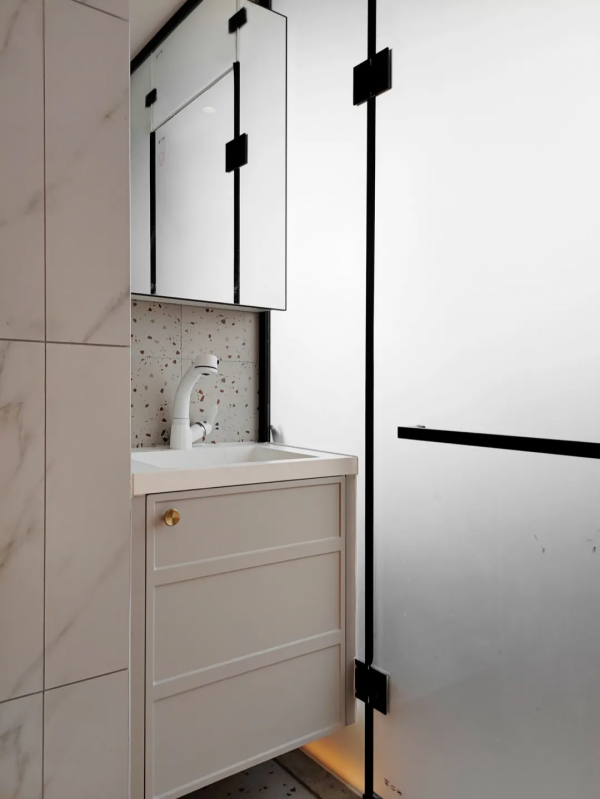 二胎夫妻放棄豪宅,一家6口住55平老房,女主人還有瑜伽房 二胎夫妻放棄豪宅,一家6口住55平老房,女主人還有瑜伽房