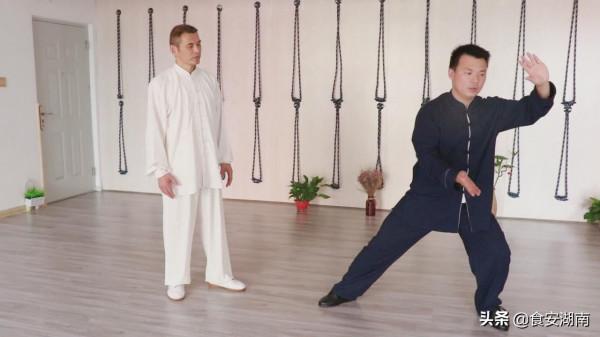 太極雙手正面纏絲——雲手防身技擊法魅力呈現，跟著師傅來練練吧