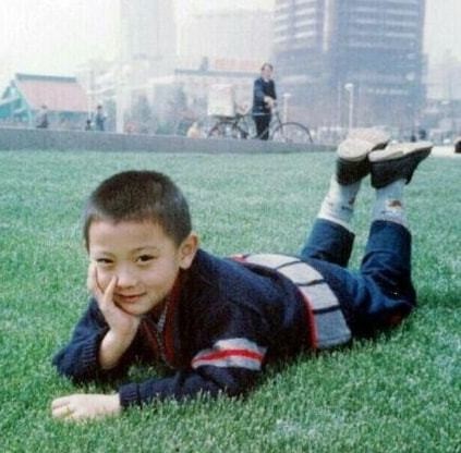 黃子韜：為啞巴發小學手語，成名後把他留在身邊當助理