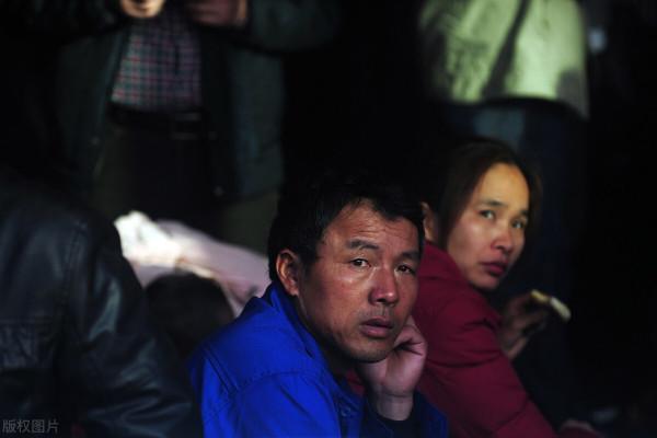 小小一節車廂 也算是人生百態的一個縮影吧 讀萬卷書還不如行千里路 小小一節車廂 也算是人生百態的一個縮影吧 讀萬卷書還不如行千里路