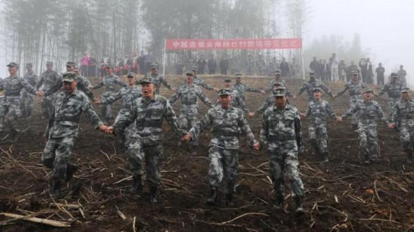 解放軍征服死亡地帶，穿越中越戰爭雷場，創造無一人亡的世界奇蹟