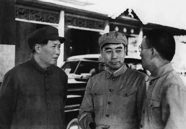 1949年，毛主席想拿一幅圖當國旗，張治中卻反對：擺根金箍棒幹嘛