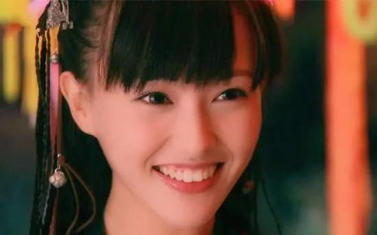 《仙劍三》時期的唐嫣有多美？薄紗微滑，一顰一笑蠱惑人心