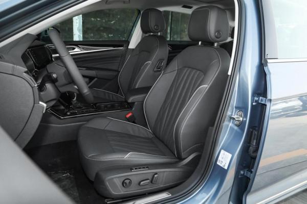 純電續航63公里，起步22.99萬元還掛綠牌，帕薩特PHEV怎麼樣？