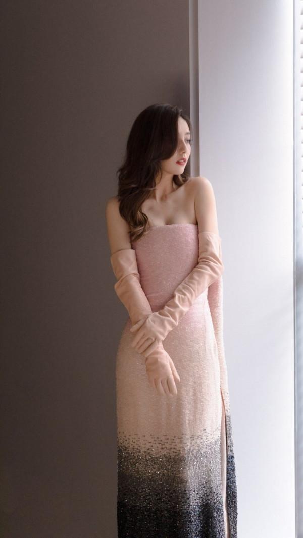 佟麗婭 1983年 中國內地演員 畢業於中央戲劇學院 佟麗婭 1983年 中國內地演員 畢業於中央戲劇學院