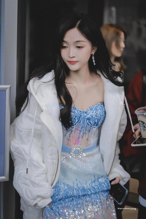 吳宣儀金雞獎贏麻了！仙女拿著仙女棒