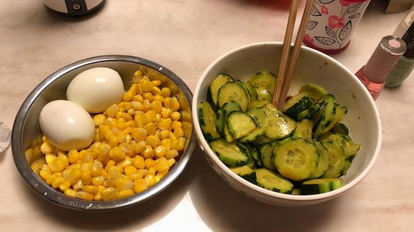 吃得少活得久，限制飲食可延壽？科學家：晚上餓肚子或能延壽18&percnt;