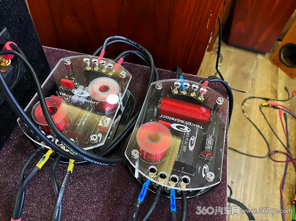 義大利TEC月亮神三分頻 醇厚優雅聲越品越有味 義大利TEC月亮神三分頻 醇厚優雅聲越品越有味