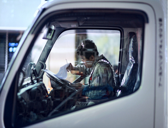 我國三大行業出現“用工荒”，為何月薪上萬，也沒有人願意幹？