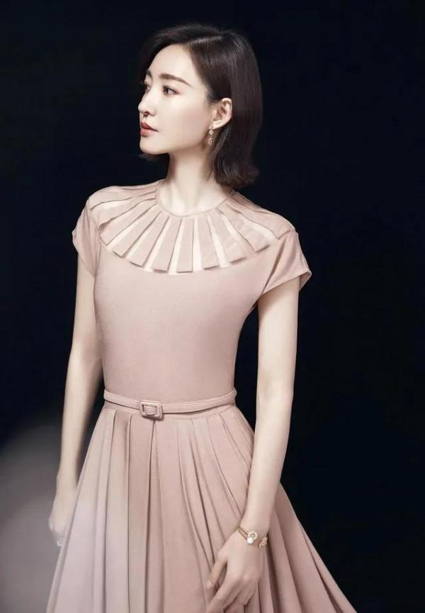 王麗坤這身穿出了高階感，原來秘密在3個細節裡&period;&period;&period;